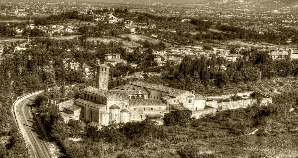 스폴레토 Casa Religiosa Di Ospitalita San Ponziano B&B 외부 사진