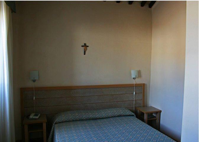 스폴레토 Casa Religiosa Di Ospitalita San Ponziano B&B 외부 사진